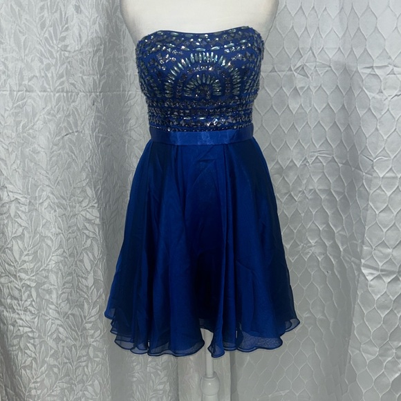 Sherri hill strapless rhinestone fit and flair size 4 HOCO dress